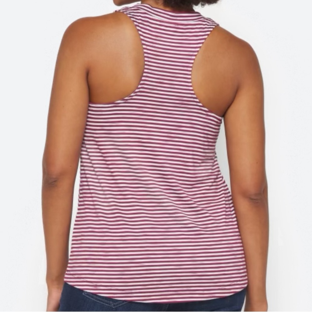 Nine Britton  L racer back tank